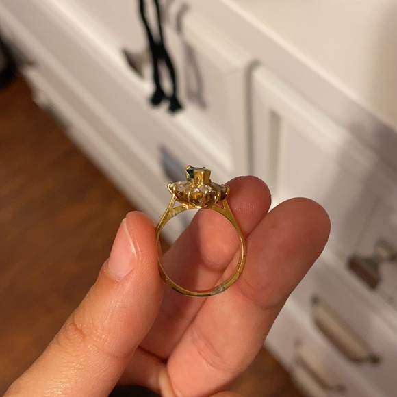 Real Diamond And Emerald Ring With Gold Ring - Picture 10 of 11